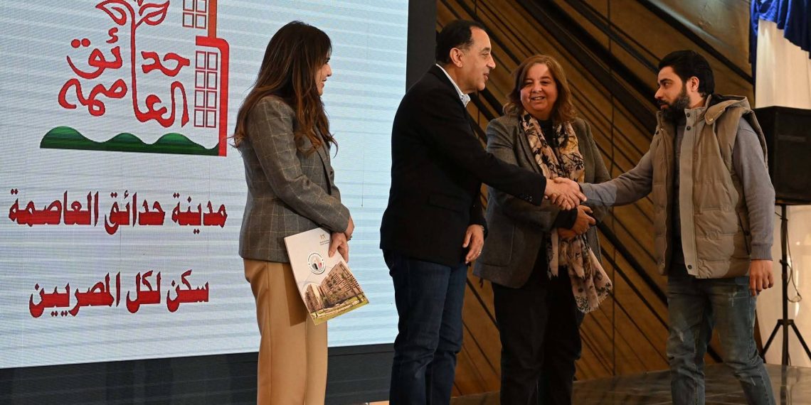 خلال تسلم المستفيدين عقود وحدات سكنية