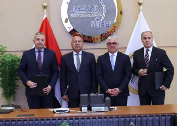 جانب من التوقيع